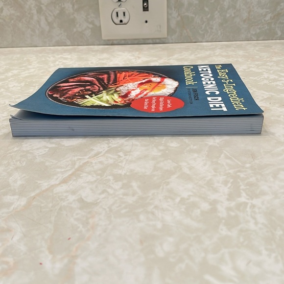 BOOK The Easy 5- Ingredient Ketogenic Diet Cookbook by Jen Fisch GREAT CONDITION - Picture 3 of 9